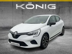Weiß Gebraucht 2023 Renault Clio V Equilibre Kleinwagen | 13.677 € (Fairer Preis)