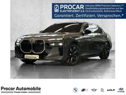 Grau Gebraucht 2024 BMW M760e Sport Line Limousine | 133.880 € (Fairer Preis)