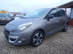 Grau Gebraucht 2012 Renault Scénic III Bose Edition Van / Kleinbus | 3.200 € (Fairer Preis)