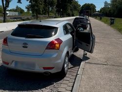 Silber Gebraucht 2008 Kia Ceed Coupé | 1.250 €