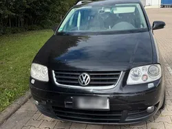 Schwarz Gebraucht 2006 VW Touran Van / Kleinbus | 3.500 € (Etwas zu teuer)