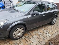 Grau Gebraucht 2009 Opel Astra Limousine | 1.300 € (Guter Preis)