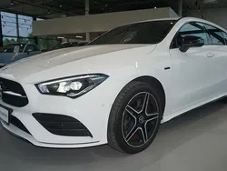 Weiss (metallic) Gebraucht 2021 Mercedes CLA250e Limousine | 27.987 € (Guter Preis)