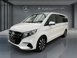 Weiß Gebraucht 2024 Mercedes EQV300 Van / Kleinbus | 57.390 € (Teuer)
