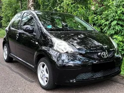 Schwarz Gebraucht 2011 Toyota Aygo Kleinwagen | 2.450 € (Fairer Preis)