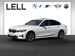 Weiß Gebraucht 2022 BMW 320 Sport Line Limousine | 29.850 € (Teuer)