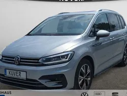 Silber Gebraucht 2024 VW Touran Highline Van / Kleinbus | 37.450 € (Fairer Preis)