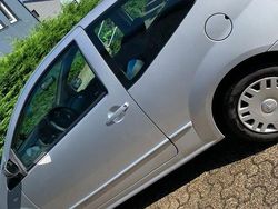 Silber Gebraucht 2005 Citroën C2 Kleinwagen | 2.000 € (Teuer)