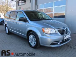 Grau Gebraucht 2014 Lancia Voyager Silver Van / Kleinbus | 12.390 € (Guter Preis)