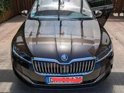 Braun Gebraucht 2021 Skoda Superb Kombi | 36.000 € (Etwas zu teuer)