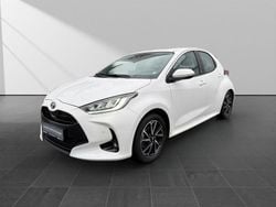 Pure) white ii (weiss Gebraucht 2022 Toyota Yaris Hybrid Team Kleinwagen | 18.690 € (Guter Preis)