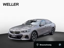 Oxide grey ii Gebraucht 2024 BMW 520 M Sport Limousine | 52.450 € (Fairer Preis)
