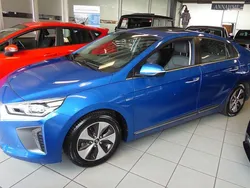 Blau Gebraucht 2018 Hyundai Ioniq Premium Limousine | 14.990 € (Etwas zu teuer)