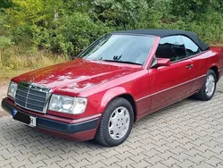 Rot Gebraucht 1993 Mercedes E300 Cabrio | 28.900 €