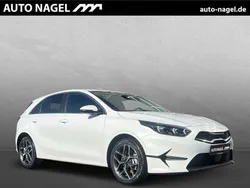 Weiß Neu 2025 Kia Ceed Platinum Limousine | 29.900 € (Fairer Preis)