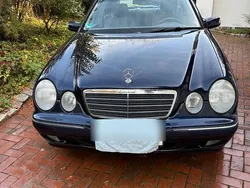 Blau Gebraucht 2002 Mercedes E240 Elegance Limousine | 4.999 € (Guter Preis)