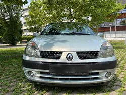 Silber Gebraucht 2003 Renault Clio II Limousine | 1.450 € (Fairer Preis)