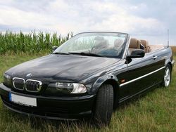 Schwarz Gebraucht 2001 BMW 318 Cabrio | 9.000 €