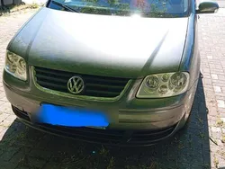 Grau Gebraucht 2006 VW Touran Van / Kleinbus | 599 €