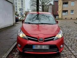 Rot Gebraucht 2014 Toyota Verso Van / Kleinbus | 12.000 € (Etwas zu teuer)