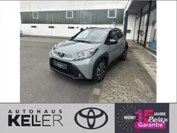 Urban khaki, dach mysticschwarz mica Neu 2024 Toyota Aygo Team Kleinwagen | 19.090 €
