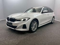 Weiß Gebraucht 2023 BMW 318 Sport Line Limousine | 28.299 € (Guter Preis)