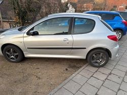 Grau Gebraucht 2010 Peugeot 206 Limousine | 1.450 € (Fairer Preis)