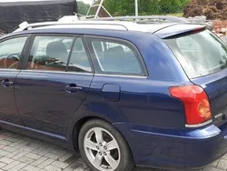 Blau Gebraucht 2006 Toyota Avensis Kombi | 1.800 € (Etwas zu teuer)