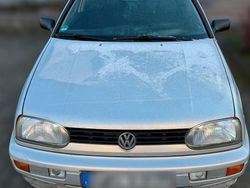 Silber Gebraucht 1995 VW Golf Kleinwagen | 870 €