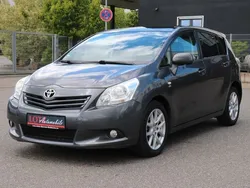 Grau Gebraucht 2009 Toyota Verso Executive Van / Kleinbus | 3.990 € (Etwas zu teuer)