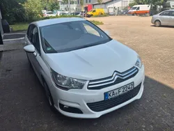 Weiß Gebraucht 2011 Citroën C4 Tendance Limousine | 3.600 € (Fairer Preis)