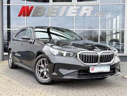 Saphirschwarz Gebraucht 2024 BMW 520 Sport Line Kombi | 44.890 € (Superpreis)