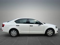 Weiß Gebraucht 2016 Skoda Octavia Limousine | 4.300 €