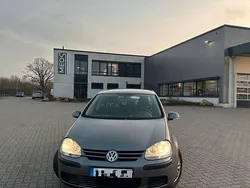 Grau Gebraucht 2004 VW Golf V Kleinwagen | 3.300 € (Fairer Preis)