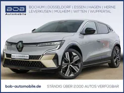 Black pearlschwarz Neu 2025 Renault Mégane Iconic Limousine | 49.840 €