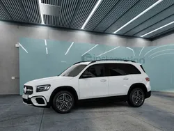 Mercedes GLB220