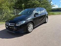 Schwarz Gebraucht 2015 Mercedes B180 Van / Kleinbus | 9.990 € (Fairer Preis)