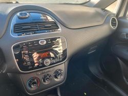 Weiß Gebraucht 2011 Fiat Punto Kleinwagen | 1.400 €