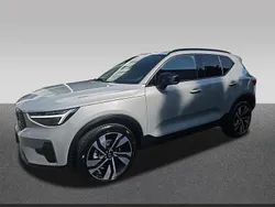 Vapour grey / metallic Gebraucht 2024 Volvo XC40 Plus SUV | 36.998 € (Fairer Preis)
