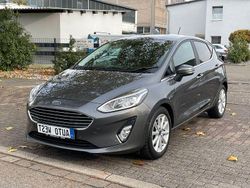 Grau Gebraucht 2017 Ford Fiesta Titanium Limousine | 10.790 € (Fairer Preis)