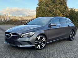 Grau Gebraucht 2016 Mercedes CLA180 Limousine | 16.850 € (Guter Preis)