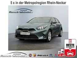 Yucca grau Neu 2024 Kia Ceed 2 Limousine | 22.689 € (Fairer Preis)