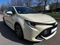 Super white 2 Gebraucht 2023 Toyota Corolla Hybrid Team Kombi | 17.490 € (Etwas zu teuer)