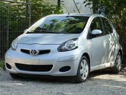 Silber Gebraucht 2011 Toyota Aygo Cool Kleinwagen | 1.250 € (Guter Preis)
