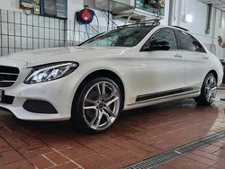 Weiß Gebraucht 2016 Mercedes C250 Limousine | 25.000 €