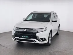 Weiß Gebraucht 2021 Mitsubishi Outlander P-HEV Basis SUV | 22.490 € (Guter Preis)