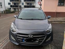 Grau Gebraucht 2017 Hyundai i30 Kombi | 8.999 € (Guter Preis)