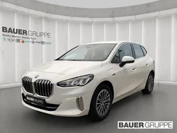 Weiss Gebraucht 2022 BMW 225 Active Tourer Luxury Line Van / Kleinbus | 29.980 € (Guter Preis)