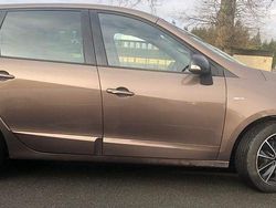 Braun Gebraucht 2012 Renault Scénic III Bose Edition Van / Kleinbus | 3.900 € (Fairer Preis)