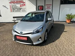 Silber Gebraucht 2014 Toyota Yaris Hybrid Life Limousine | 10.900 € (Guter Preis)